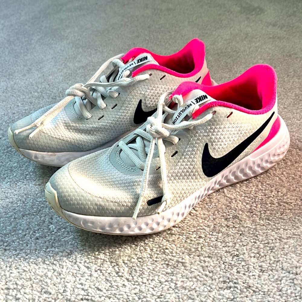 Nike youth running sneaker size 4.5Y